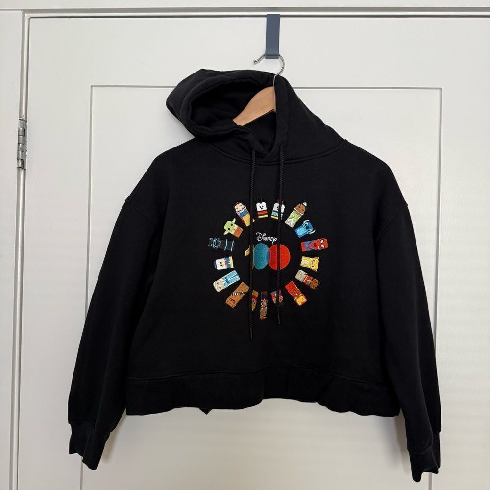 Disney 100 Sweatshirt Hoodie Sz M Womens Black Embroidery Characters Cropped